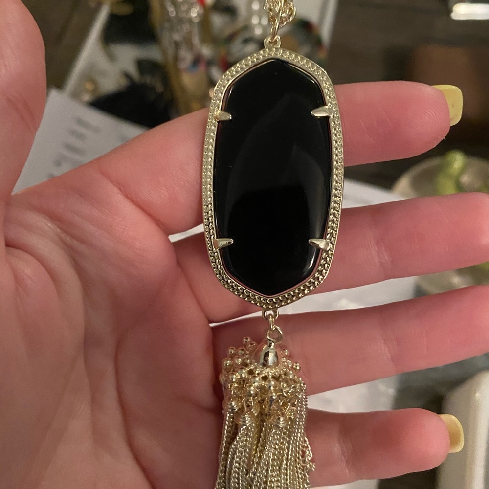 Kendra Scott necklace